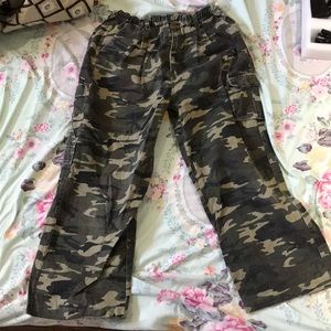 Camouflage style pants with multiple pockets